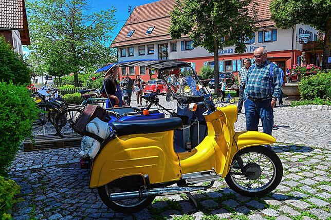 Ob auf zwei oder auf vier Rädern, mit Motor oder ohne, die Oldtimerschau beim Feuerwehrfest in Neuhausen ist der Hingucker.