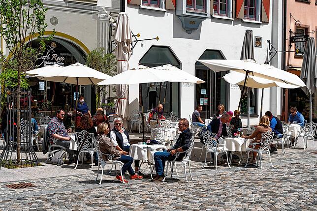 Bild 10: Viele Villinger genießen das lange Pfingswochenende im Freien