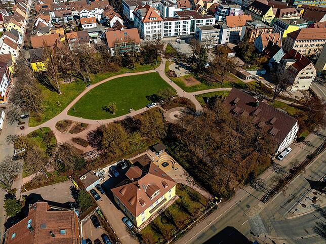 Der Mauthepark in Schwenningen. Oben in der Mitte der Standort der neuen Kita am Parkrand.