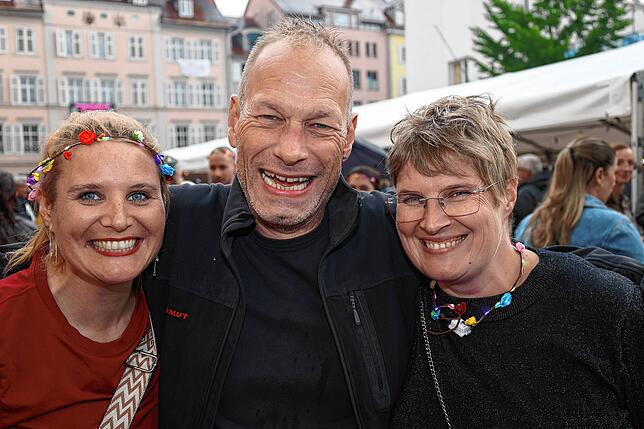 Bild 4: Beim Konstanzer Weinfest 2025 steigt schon am Eröffnungsabend die Stimmung - Die schönsten Bilder