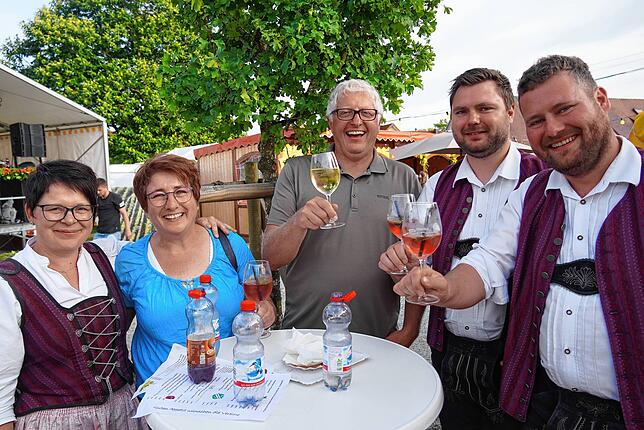 Bild 6: Dritter Tag vom Weinfest in Bermatingen: Auch am Sonntag waren zahlreiche Besucher vor Ort