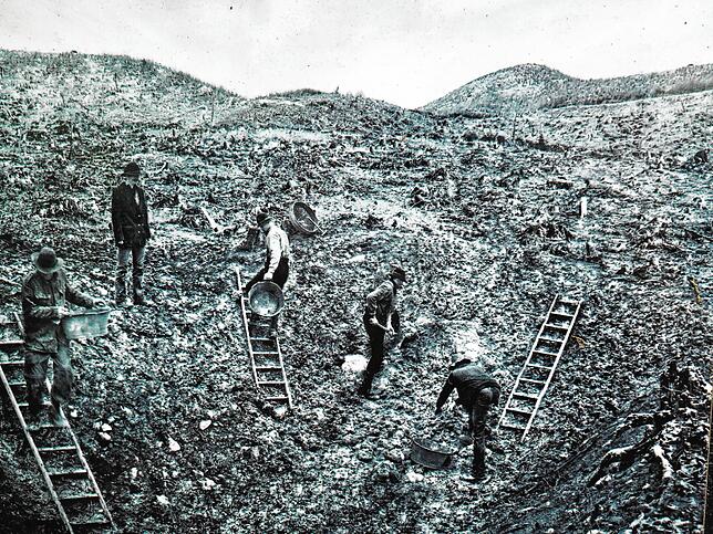 Landschaftszerstörung durch Bohnerzabbau. Diese waldlose Mondlandschaft hinterließen die Bohnerzgräber im Klettgau Mitte des 19. ...