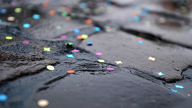 Wegen Körperverletzung an der Straßenfasnacht in Tiengen steht ein 22-Jähriger vor Gericht. (Symbolbild)
