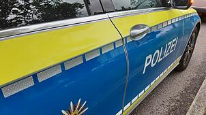 Die Polizei ermittelt wegen Straßenverkehrsgefährdung. (Symbolbild)