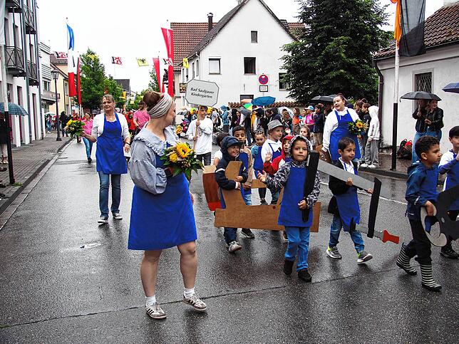 Bilder vom Festumzug beim Bächtle-Fest.