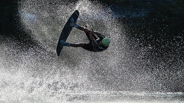 Symbolbild eines Wakeboarders