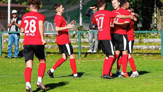 Jubel in Rot im Katzental: Ein gewohntes Bild in dieser Saison. Der SC Gottmadingen-Bietingen will auch das Heimspiel gegen den ...