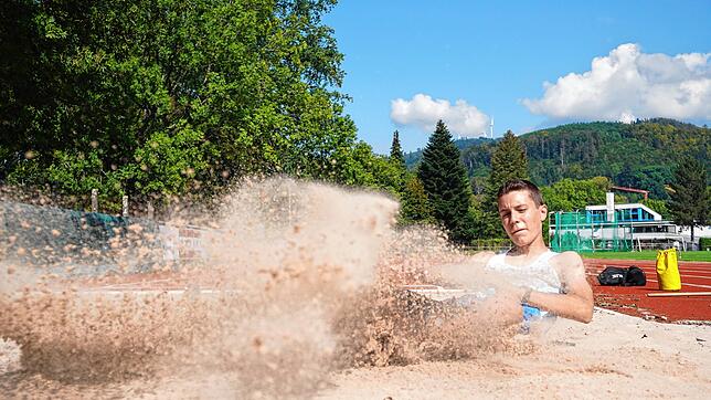 Punktlandung: Der 14-jährige Luan Kummle vom TV Wehr glänzte im Jahr 2020 mit 6,49 Meter als zweitbester deutscher Weitspringer in ...