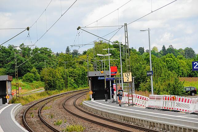 Auch der Bau eines behindertengerechten Zugangs zum Gleis 2 der Seehas-Haltestelle Welschingen-Neuhausen gerät ins Stocken.