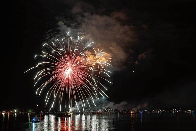 Bild 5: Konstanzer Seenachtfest 2024 - Jetzt knallt's! Das Feuerwerk am Bodensee bringt Zuschauer zum Staunen