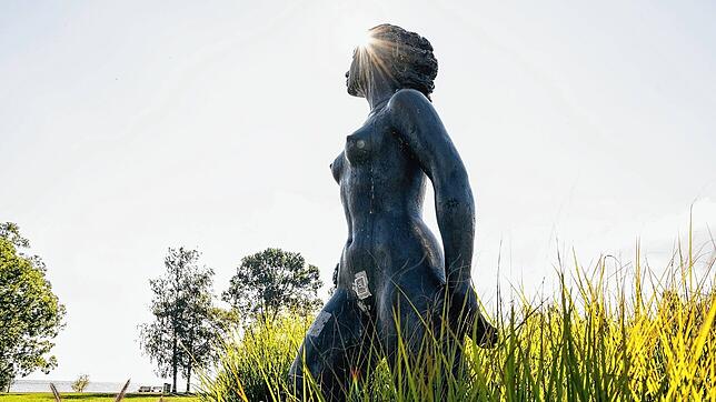 Im Kreuzlinger Seeburgpark stehen mehrere Frauenstatuen, mit Stickern beklebt. Fühlen sich Frauen dort noch sicher?