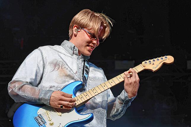 Bild 28: Festivalsommer startet – Fans feiern ausgelassen beim Campus-Festival