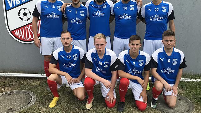 Stehend von links: Stjepan Kovacevic (FC Klingnau), Franjo Bicvic (FC Klingnau), Bora Kalyon (FC Klingnau), Fayik Onurlu (US Olympia ...