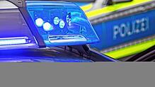 Blaulicht auf dem Dach eines Polizeiautos (Symbolbild). In Bad Säckingen ist ein Betrunkener auf dem Revier aufgetaucht, er fuhr mit ...