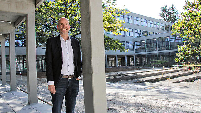 Zoran Josipovi ist neuer Schulleiter am Gymnasium am Deutenberg. Er freut sich riesig auf den Umzug in das alte, neue Schulgebäude im ...