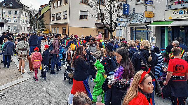 Kinderumzug zur Stadthalle.
