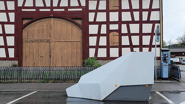 Diesen Blitzer hat die Stadt Überlingen testweise gemietet. Wenn&lsquo;s oft genug blitzt, steht eine dauerhafte Anschaffung zur Diskussion.