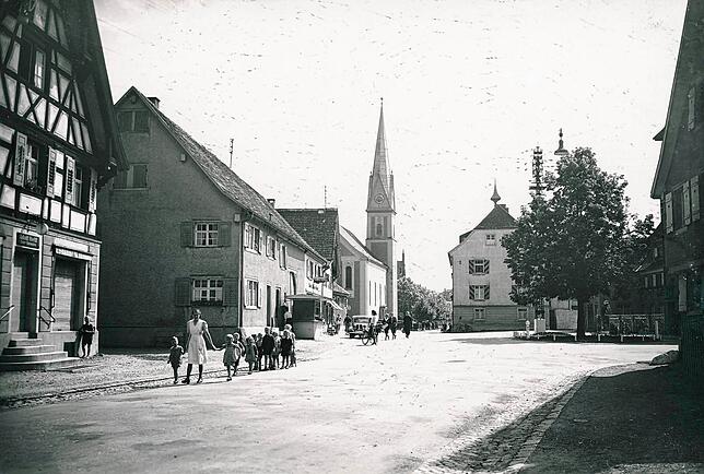 Diese Ansicht vom Hohgarten mit Blick auf die Peter und Paul Kirche ist fast 100 Jahre alt.