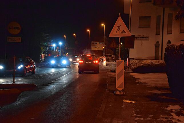 Bild 9: Bilder von der nächtlichen Reparatur eines Wasserrohrbruchs in der Goethestraße