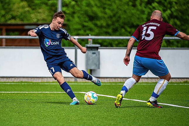Bild 1: SV Albbruck und SV Obersäckingen trennen sich 1:1 &ndash; und wir haben Bilder!