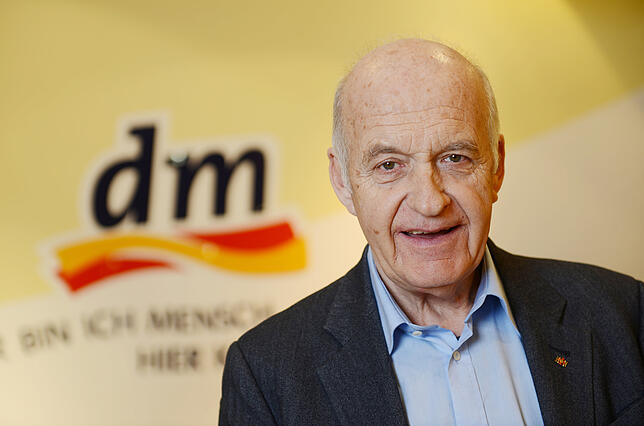 Götz Werner, Gründer der Drogeriemarkt-Kette dm Götz Werner, deutscher Manager, Gründer und bis 2008 Chef der Drogeriemarkt-Kette. Werner will jedem Menschen ein selbstbestimmtes Leben ...