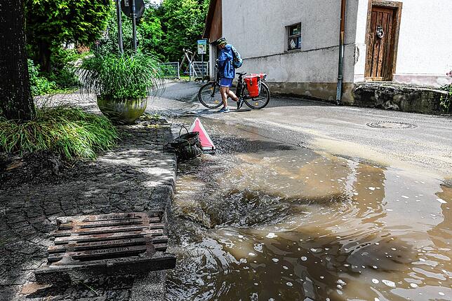 Bild 3: Abwasserkanäle kommen nicht mehr hinterher: Bilder vom heftigen Unwetter in Radolfzell