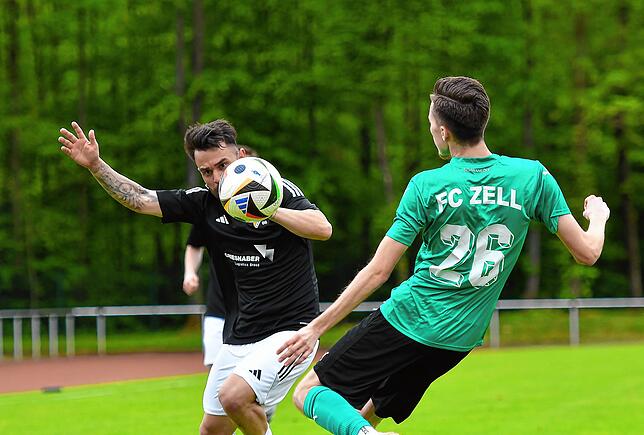 Führung: Sandro D‘Accurso (links) brachte den SV 08 Laufenburg in der ersten Spielhälfte mit 1:0 in Führung.