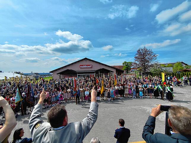 Bild 28: Bilder vom Jubiläumsumzug des Musikvereins Liggersdorf im Rahmen des Bezirksmusikfestes
