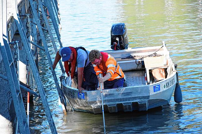 Bild 3: Der Hafen bei Bodman wird ausgebaggert: Hier gibt es die Bilder
