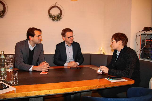 Das Interview fand am Rande des Neujahrsempfangs in der Konzilsgaststätte statt. Linnemann (Mitte) mit seinem Parteikollegen Andreas ...