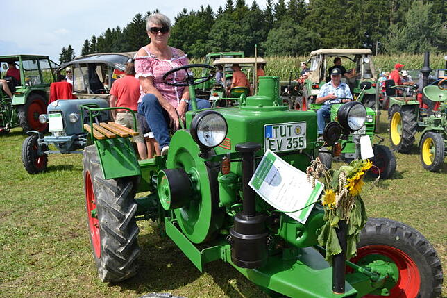Über 300 Oldtimerfahrzeuge gab es beim Treffen im Ilgental, die sich beim Korso kreisübergreifend bewegten. Dabei saßen auch zahlreiche ...