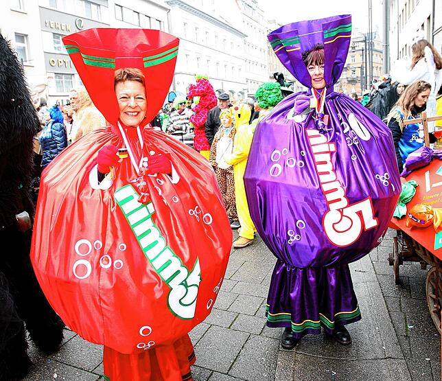 Bild 5: So bunt wird Konstanz am Schmotzigen Dunschtig in der Zukunft wieder feiern &ndash; die besten Bilder und Videos der Straßenfasnacht