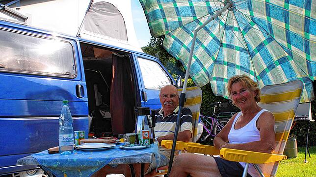 Erwin und Bärbel Link aus dem Remstal sind schon seit mehr als 20 Jahren mit ihrem VW-Bus unterwegs. Größere Pannen hatten sie noch nie.