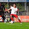 Papa Ibou Kébé (links), Neuzugang beim ESV Südstern Singen, in Aktion beim Pokalspiel gegen den SC Pfullendorf (rechts David Fritz).