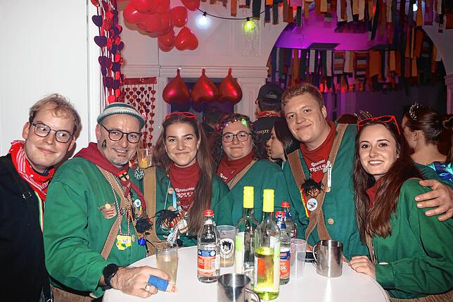 Bild 25: Gute Stimmung am Fastnachts-Freitag 2024 &ndash; Teil 1