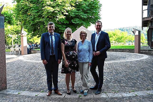 Landrat Martin Kistler mit seinen drei Stellvertretern (von rechts): Felix Schreiner (1. Stellvertreter), Ruth Cremer-Ricken (3. ...