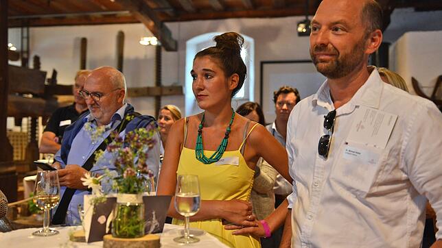 Felizia Merten und Dr. Michael Hertl (rechts), Pressesprecher der Erzdiözese Freiburg.