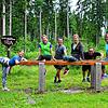 Das Dehnen zum Abschluss des Trainingsparcours gehört für die Sportler auf dem Trimm-Dich-Pfad des Turn- und Sportvereins Wald dazu. ...