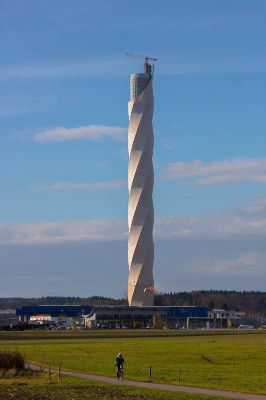 Die Membran kleidet den Testturm seit Kurzem ganz ein. Bild: Achim Mende