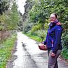 Entlang von Feldwegen, im Wald und auf Wiesen und Feldern rund um Villingen-Schwenningen wird Jeanette Becker beim Kräutersammeln ...