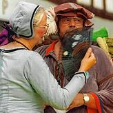 1995: Mittelalterlich gewandet waren die Gäste bei der Jubilarfeier wie der damalige stellvertretende Bürgermeister Rolf Schondelmaier ...