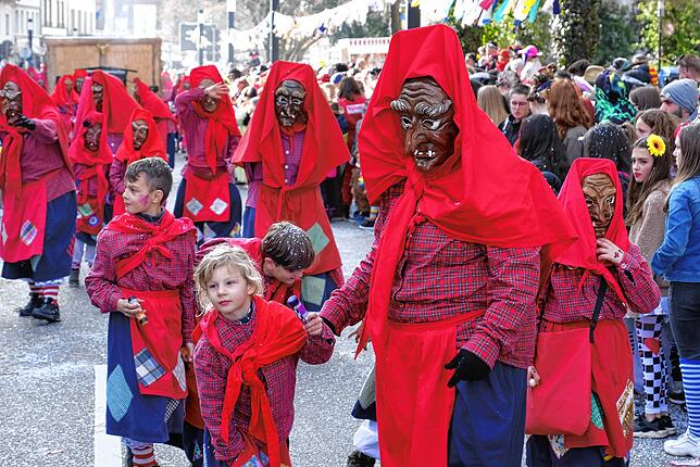 Bild 16: Bilder vom großen Fasnet Samschdig-Umzug der Poppele-Zunft (2)