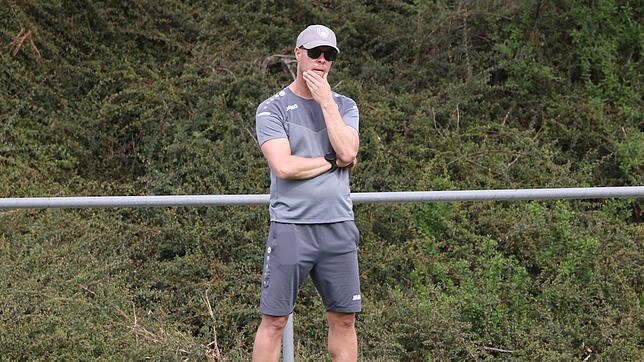 Trainer Daniel Schmid und der SC Markdorf sind mit einer ärgerlichen 0:2-Heimniederlage gegen den TSV Aach-Linz in die neue Saison ...