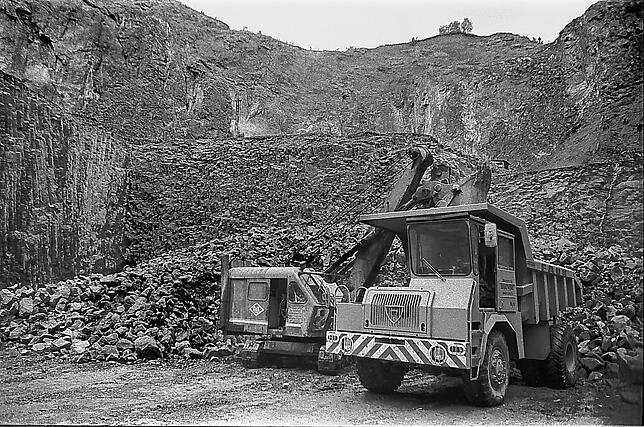 Bis zum Ende der 1970er-Jahre wurde am hewenegg Basalt abgebaut.