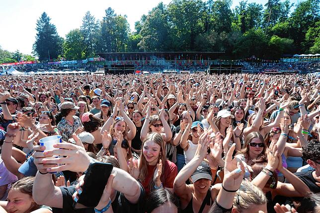 Frühling, Feiern, Festival: Schon am Freitagnachmittag ist das Bodensee-Stadion gut gefüllt.