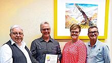 Hier (von links) Pfarrer Andreas Treuer, Frank Duffner (Ehrung 25 Jahre), Ulrike Kienzler (Vorsitzende) und Martin Kentischer ...