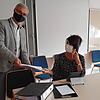 Kontaktnachverfolgung im Gesundheitsamt Waldshut: Amtsleiter Jürgen Thoß und Mitarbeiterin Martina Benz. (Das Bild wurde aus Gründen des ...