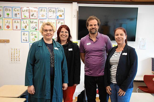 Die Spitze der Lehrergewerkschaft GEW hat die Carl-Heinrich-Rösch-Schule in Tiengen besucht. Von links: Maike Finnern, ...