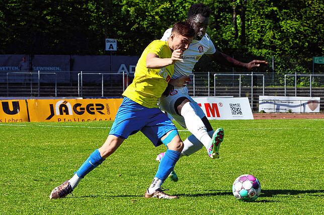 Bild 2: Verbandsligaderby zwischen SC Pfullendorf und FC Singen gewinnt der SCP mit 3:1