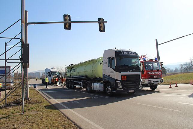 Die Unfallstelle auf der B 316 in Rheinfelden.